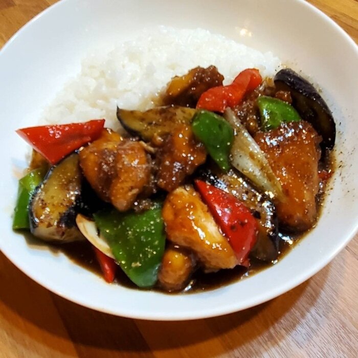 鶏肉と夏野菜の黒酢あん.jpg