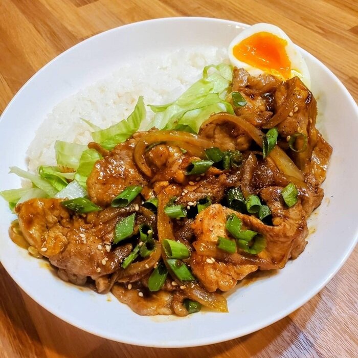 牛バラ肉とナムルご飯.jpg