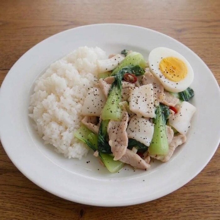 鶏肉とイカとチンゲン菜の塩炒め.jpg