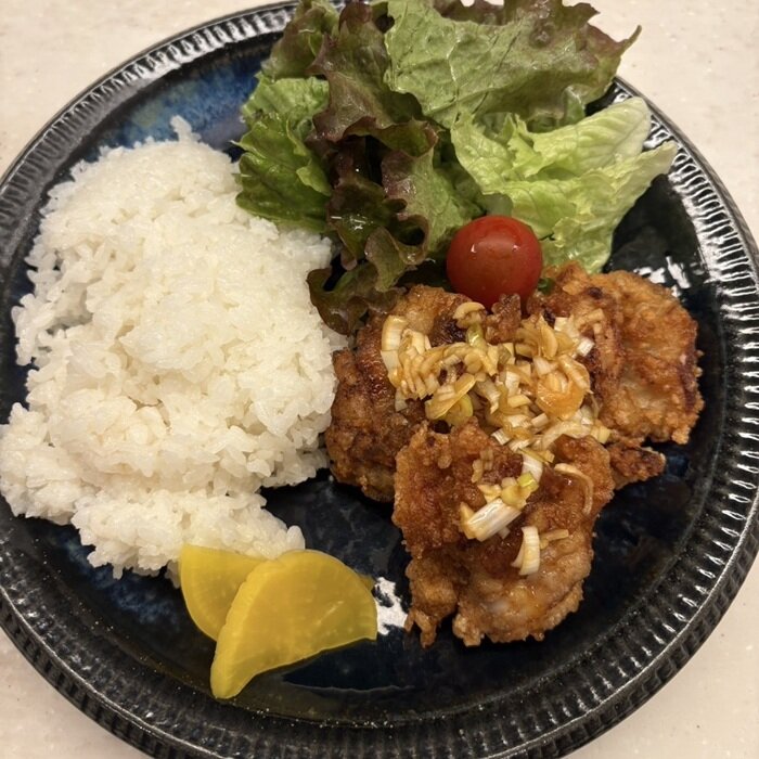 鶏の唐揚げ ネギ塩ソース.jpg